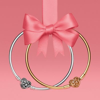 Pandora Campaign 156 Unwrap a Free Bangle EN 1080x1080 1